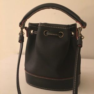Tommy Hilfiger Bags - Tommy Hilfigier crossbody bag Tommy Hilfiger Bags - Tommy Hilfigier crossbody bag